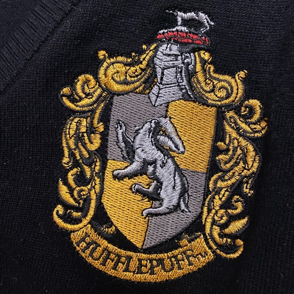 Hufflepuff Cardigan - Picture 3 of 4